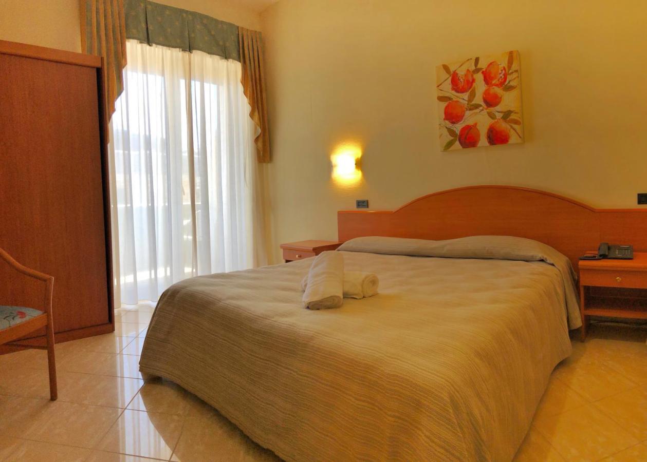 Hotel Mille Pini Marina di Ginosa Extérieur photo